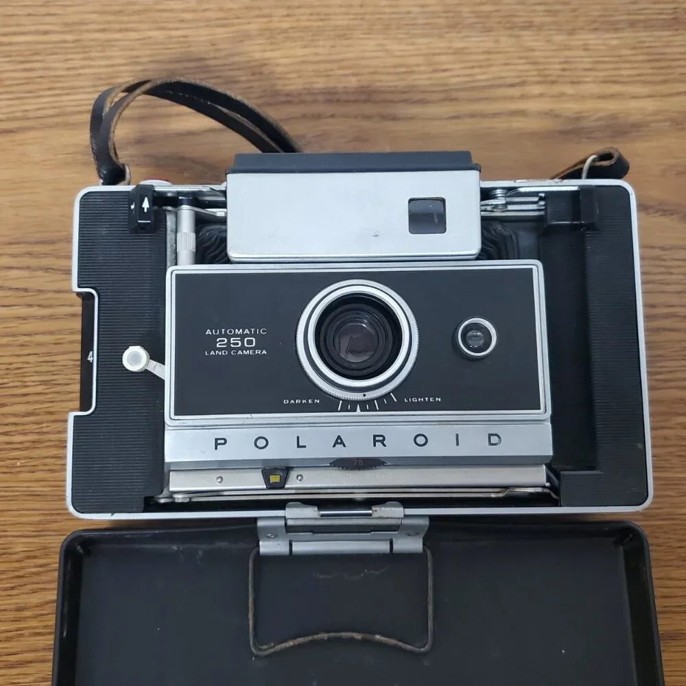 Vintage Electronics - Camera - Polaroid Automatic 250 Land Camera
